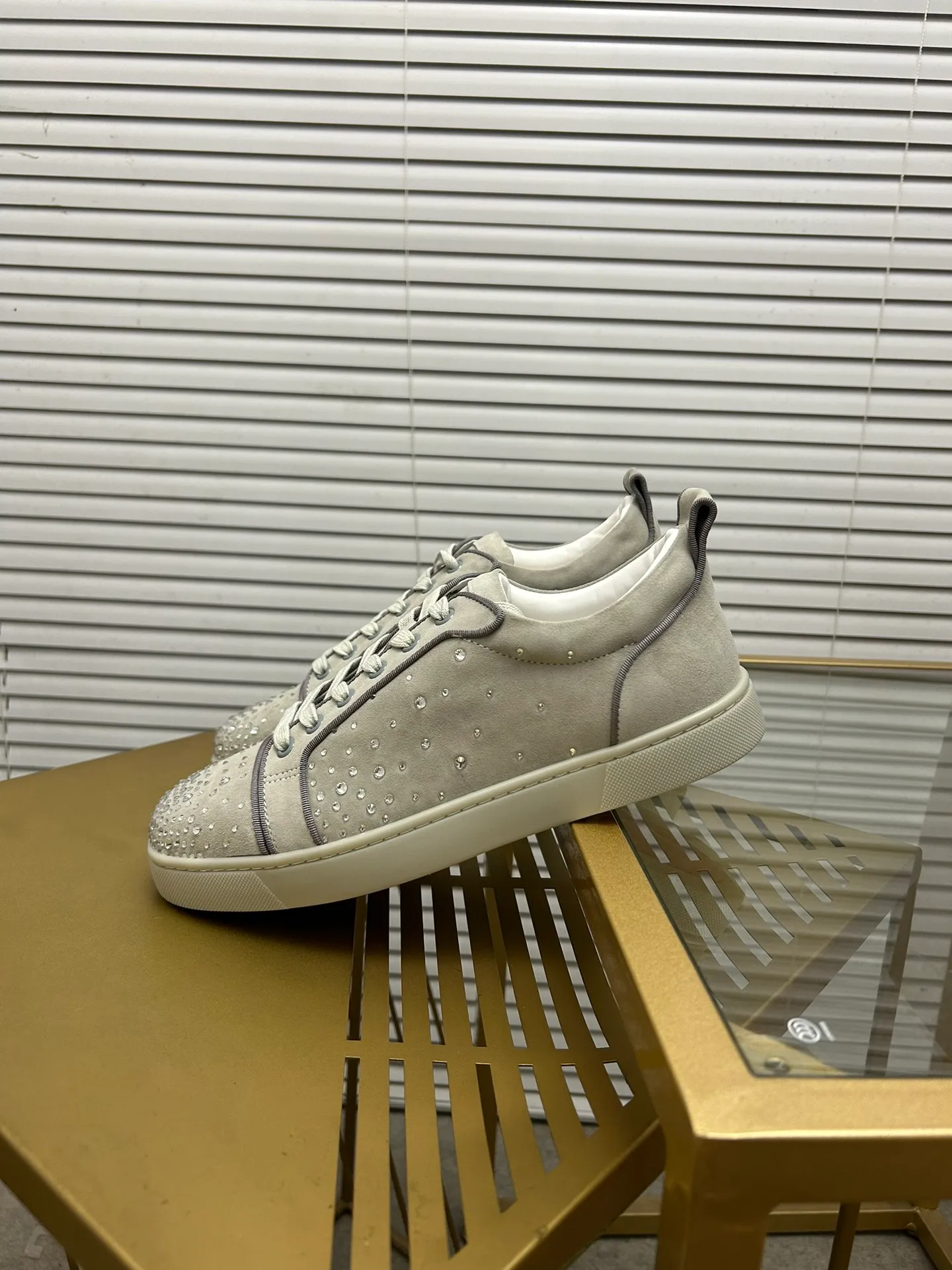 (Customized model) Ex-factory price is 500. christian louboutin (CL red sole shoes) counter series, casual sneakers for couples 📢 📢 📢 Exclusive hot style release 🎈🎈💪 Movable latex feet 👻 Finished outsole line [Proud] 😝Female 35-40# Male 38#-46, global supply😝 [Top version]: Original imported genuine leather upper, top original leather lining, original molded TPU outsole, original 1:1 detail processing, original shoe last,